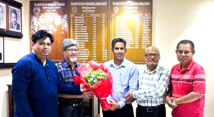 চুয়েটের নবনিযুক্ত ভিসিকে আইইবি চট্টগ্রাম কেন্দ্রে ফুলেল শুভেচ্ছা
